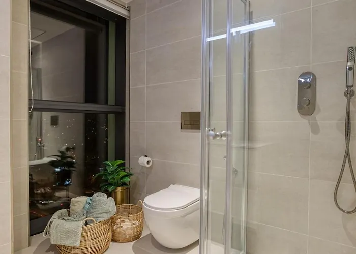 20th Floor, Mercury Tower 아파트