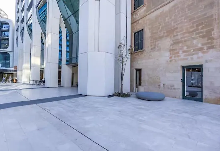 20th Floor, Mercury Tower *